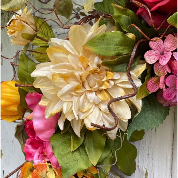 GORGEOUS FLORAL WREATH    NEW/HANDMADE - Picture 5 of 8